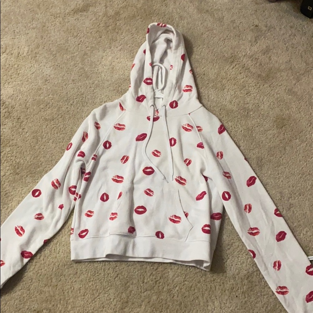 Forever 21 white hoodie with kisses